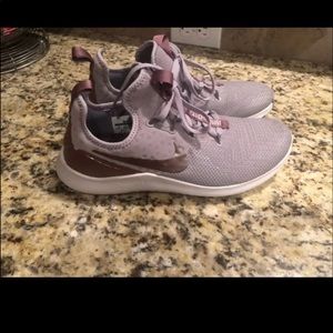 NIKE FREE RUN brand new size 6